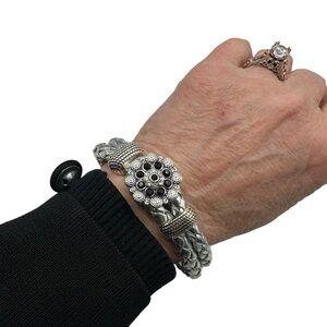 Snap Jewelry Silver Loop Bracelet & Black & Silver Victorian Flower 18mm Snap